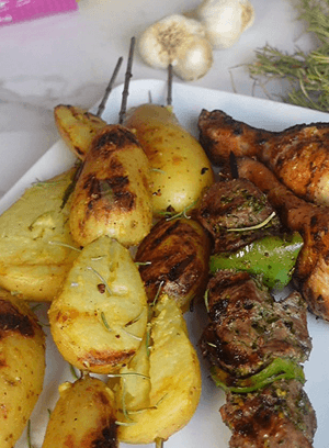 brochettes de pommes de terre marinées